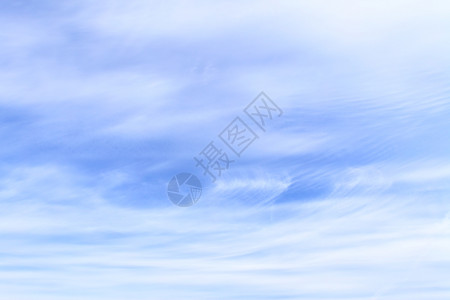 天空中的浅薄云可用作抽象背景图片