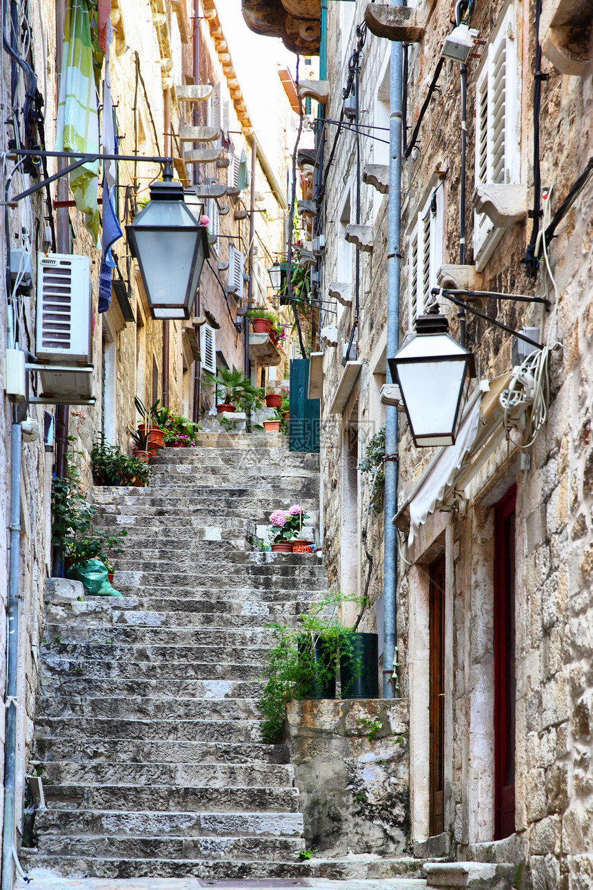 克罗地亚Dubrovnik旧城上山狭窄街道图片