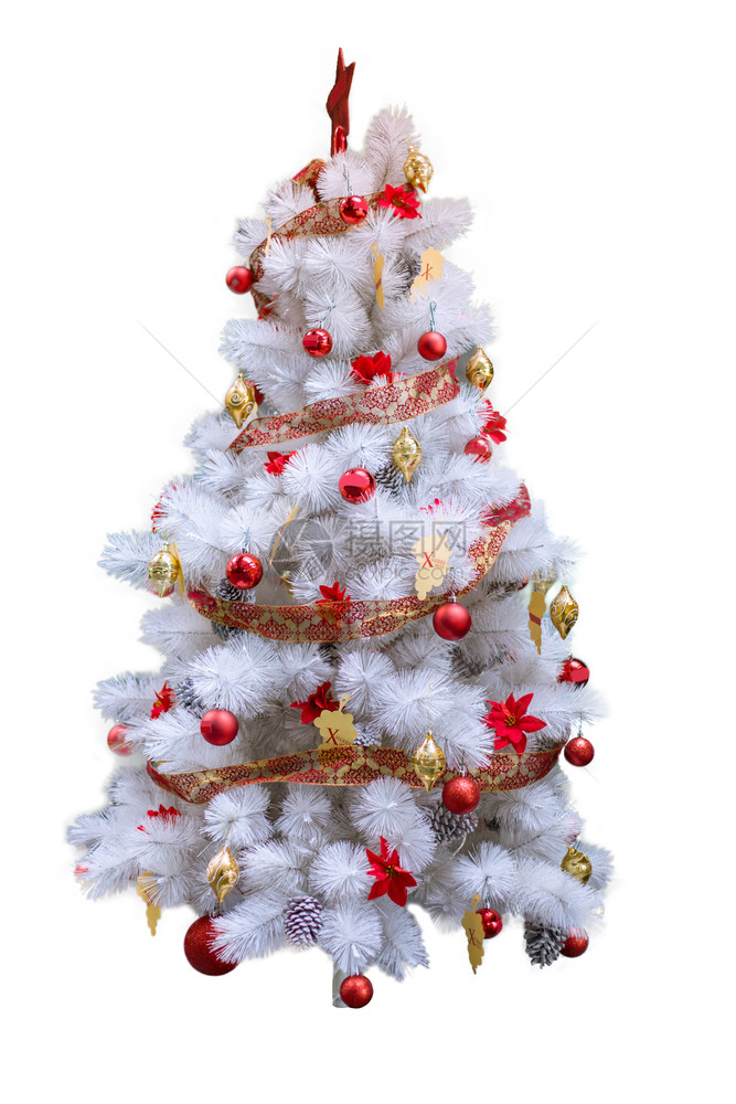 白色圣诞树背景上有装饰品图片