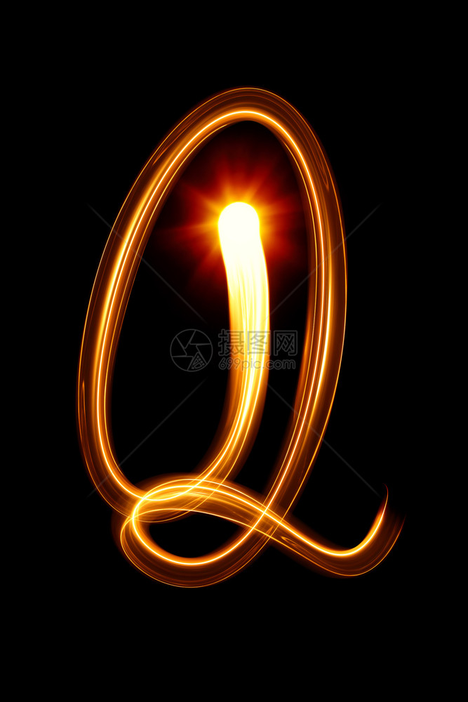 Q由黑色背景上的光字母表创建图片