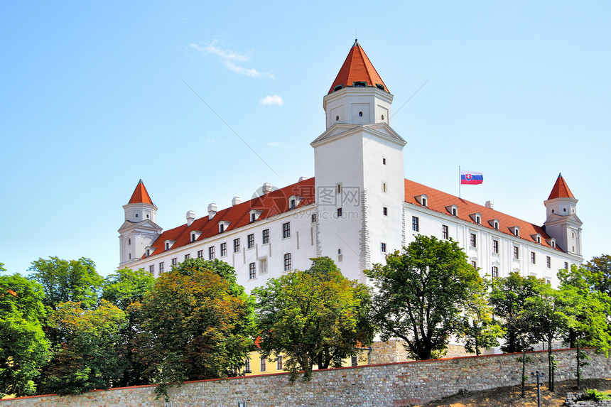 斯洛伐克布拉迪发城堡之景图片