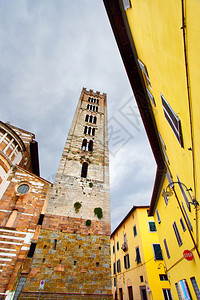 意大利卢卡圣弗雷德亚诺教堂钟楼图片