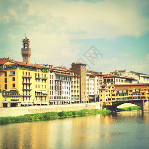 意大利庞特韦奇奥桥附近佛罗伦萨的景象图片