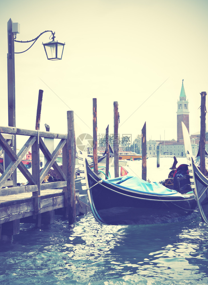 意大利威尼斯的GondolasRetro风格图像图片