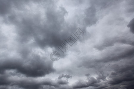 云的黑暗风暴天空可用作背景高清图片