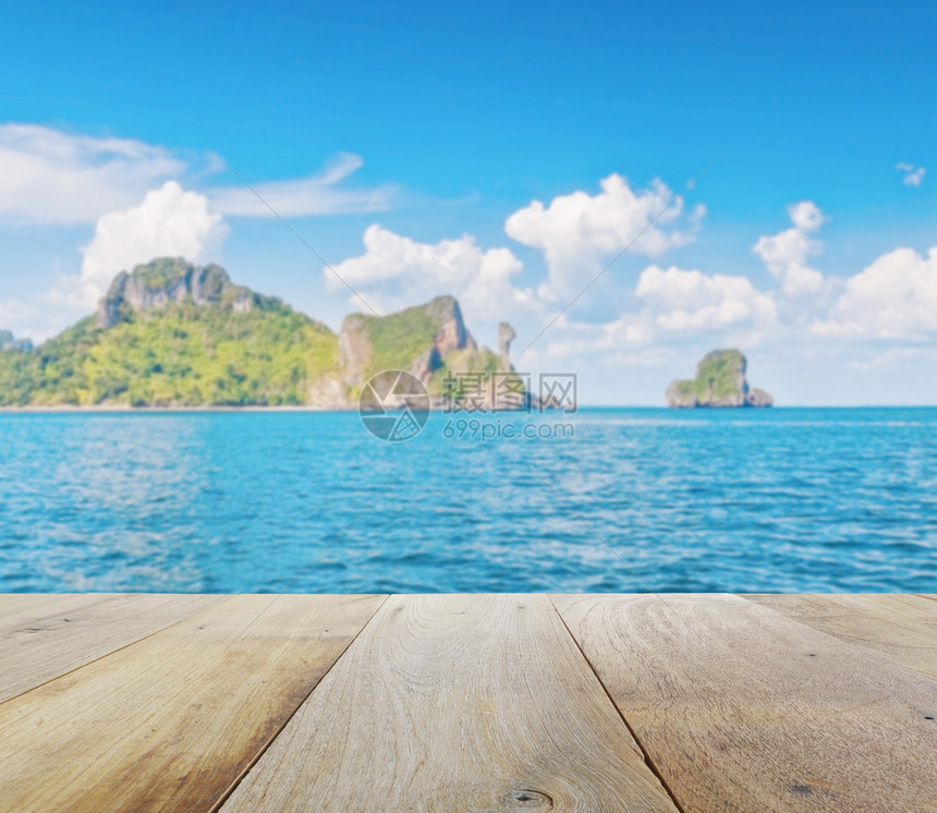 泰国克拉比沿岸的安达曼海鸡岛KohKai的美丽海景模糊木板平台图片