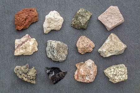 安山岩从左上角收集的有光亮岩石地质学包括scoriapumicegabbrotuffrhyolitedorite花岗岩和铁矿basal背景