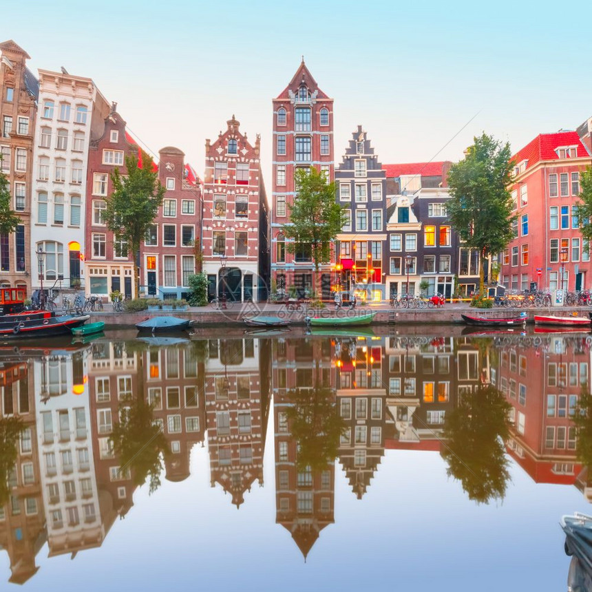 阿姆斯特丹运河Herengracht阿姆斯特丹运河Herengracht的早市景象图片
