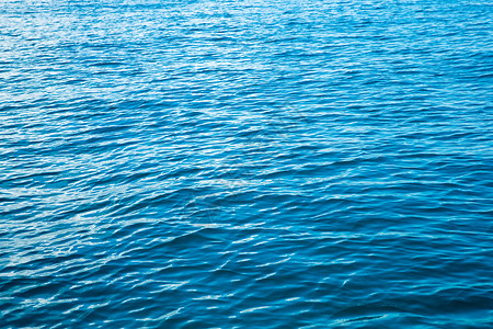 蓝色海面浪波图片