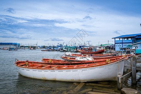 泰国Pattaya附近渔船港口图片