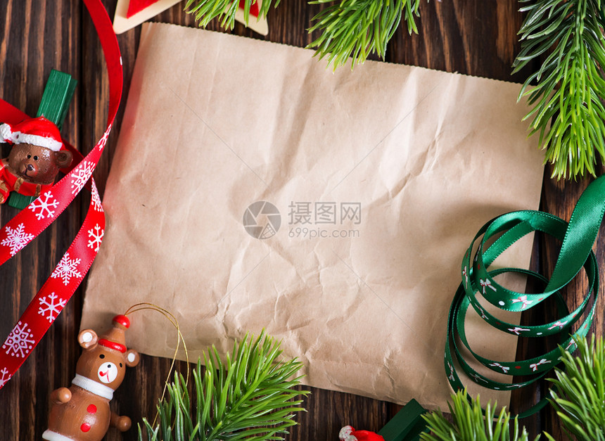 圣诞节装饰和旧纸作笔记图片