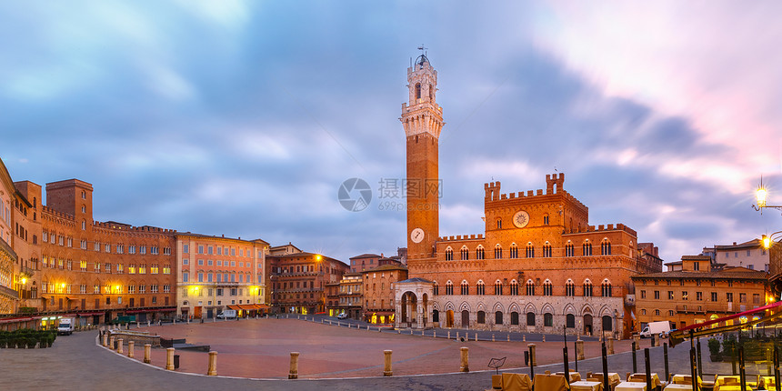 意大利锡耶纳市西中世纪城锡耶纳PiazzadelCampo日出时美丽的MangiaTowororTorreMangia高在Pal图片