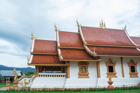 泰国南边WatSuanDok的金塔图片