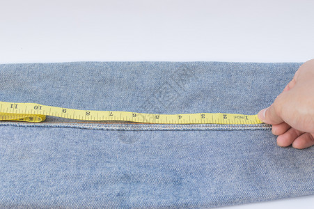 测量牛仔裤长度图片