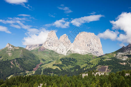 意大利多洛米特阿尔卑斯山夏季谷高清图片
