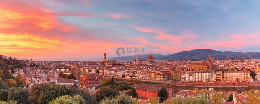意大利华丽日落时佛罗伦萨的著名景色意大利托斯卡纳州佛罗伦萨的PiazzaleMichalangelo在华丽日落时DuomoSan图片