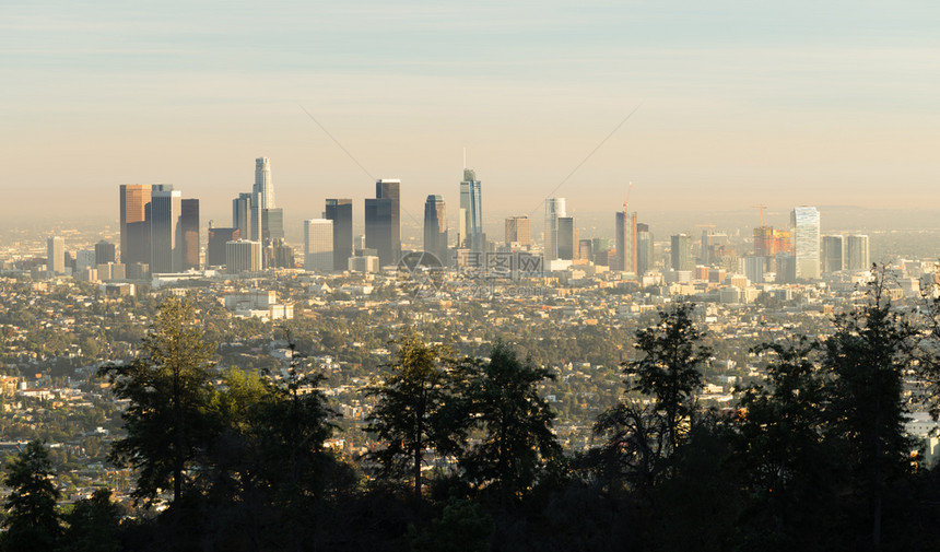 接近日落的加州洛杉矶市中心的建筑和图片