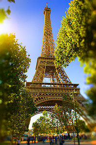 下午在公园的艾菲尔铁塔巴黎图片