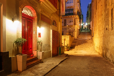 马耳他瓦莱塔旧城夜景图片