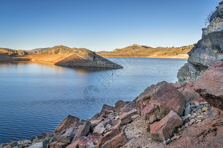 科罗拉多北部的马牙储藏区12月的典型低水位图片
