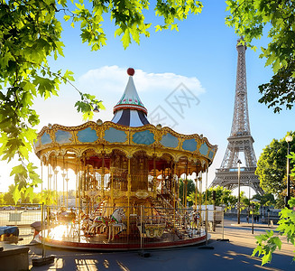 巴黎埃菲尔塔附近公园的Carousel图片