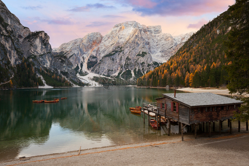 意大利阿尔卑斯山湖DolomitesAlps图片