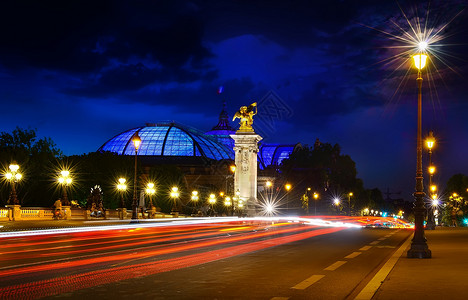 黄昏亚历山大三世桥的全景图片