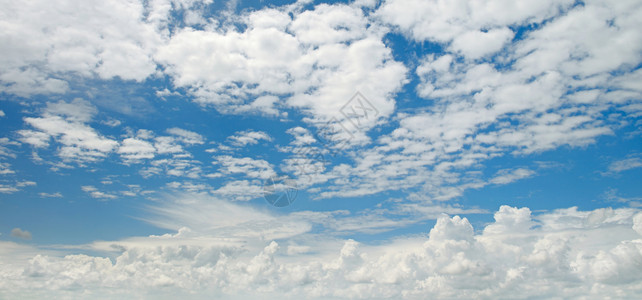 蓝天背景的白云明亮图片