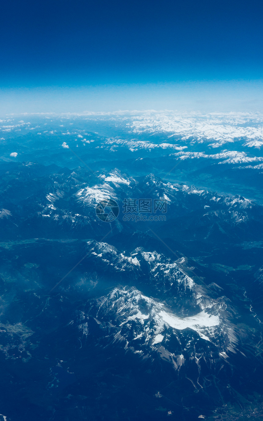 美丽的空中风景飞机的山地风景图片