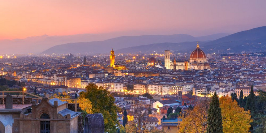 意大利佛罗伦萨的著名景色意大利托斯卡纳佛罗伦萨的DuomoSantaMariaDelFiore和PalazzoVecchio塔的图片