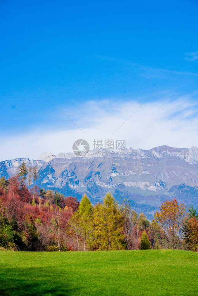 瑞士阿尔卑斯山美丽的风景图片