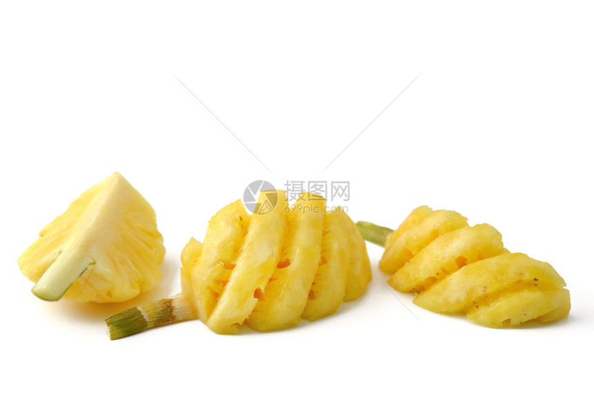 白上孤立的菠萝块图片