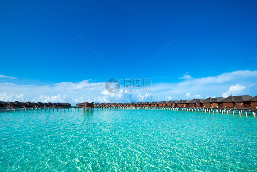 具有海滩的热带马尔代夫岛图片