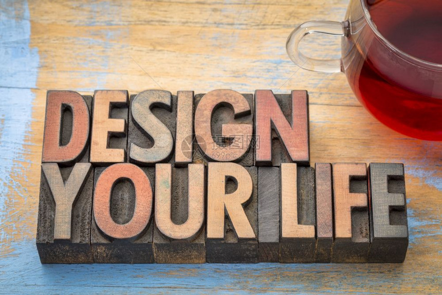 设计你的生活自我发展概念用一杯茶纸质木头型的文字摘要图片