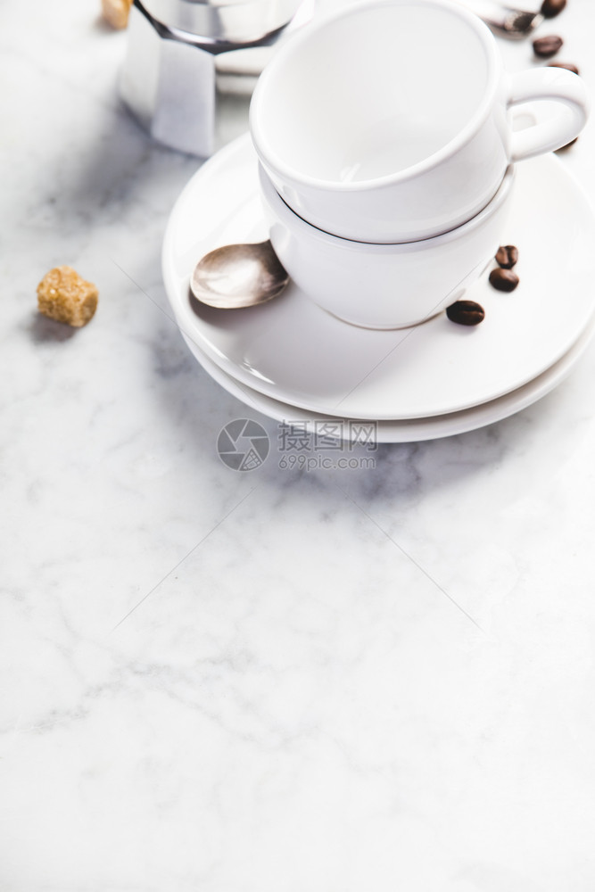 白色大理石背景咖啡成分图片