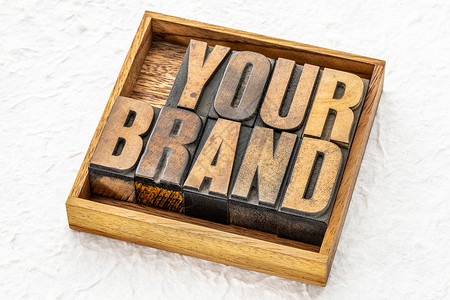 品牌字体在木质纸的品牌名词抽象背景