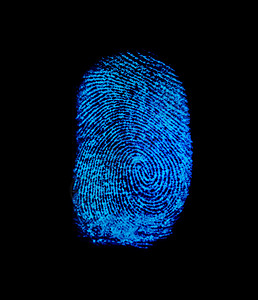 拇指指纹蓝指纹识别符号在黑背景技术概念中隔离背景