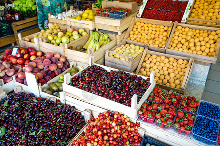农民市场上的水果和蔬菜图片