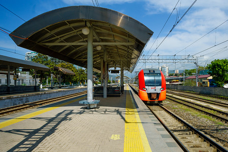 俄罗斯索契2018年4月7日铁路高速列车俄罗斯索奇契火车站高速列图片
