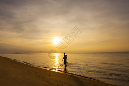 日出在海边太阳岛越南清江背景图片