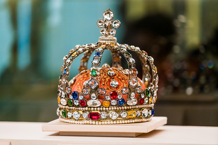 巴黎法国2018年月5日在卢浮宫的王冠珠宝法国巴黎图片