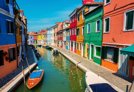 意大利夏季布拉诺岛的船和有色房屋夏季布拉诺岛的房屋图片