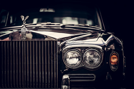 英国黑色劳斯莱经典车背景特制劳斯莱仍然是豪华汽车的象征劳斯莱特制图片