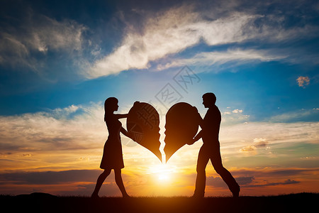 男人和女心碎的两半将合并为一爱的概念背景图片