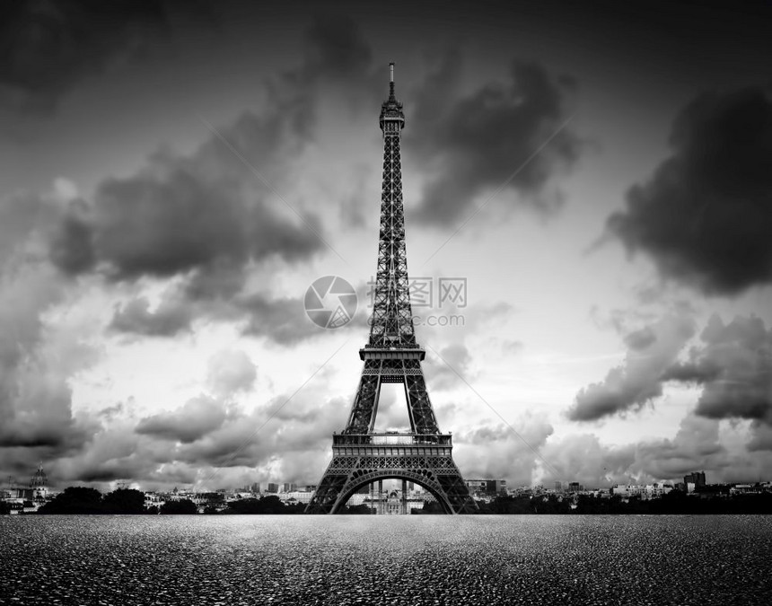 Effel铁塔的艺术形象法国巴黎黑白充满戏剧天空古老情绪图片