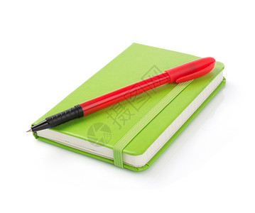 绿色书皮在白背景中分离的笔记本背景