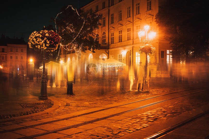 欧洲老城旧市街夜城市灯图片