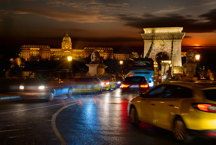 布达佩斯瓦里宫殿和连锁桥图片