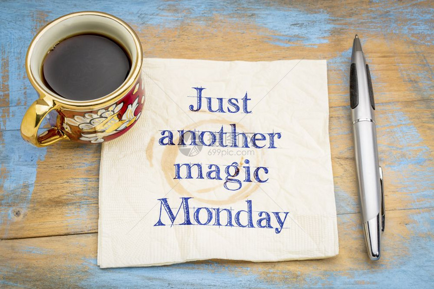 周一又个神奇的星期手写在餐巾纸上加一杯咖啡图片