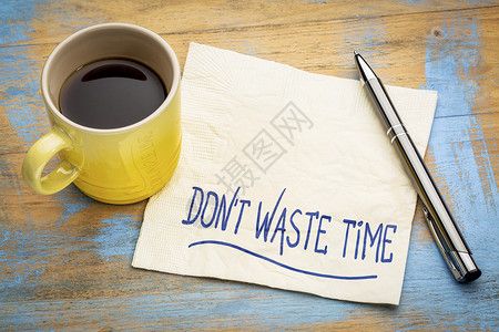 不要浪费时间在餐巾纸上加一杯咖啡的鼓舞人心笔迹高清图片